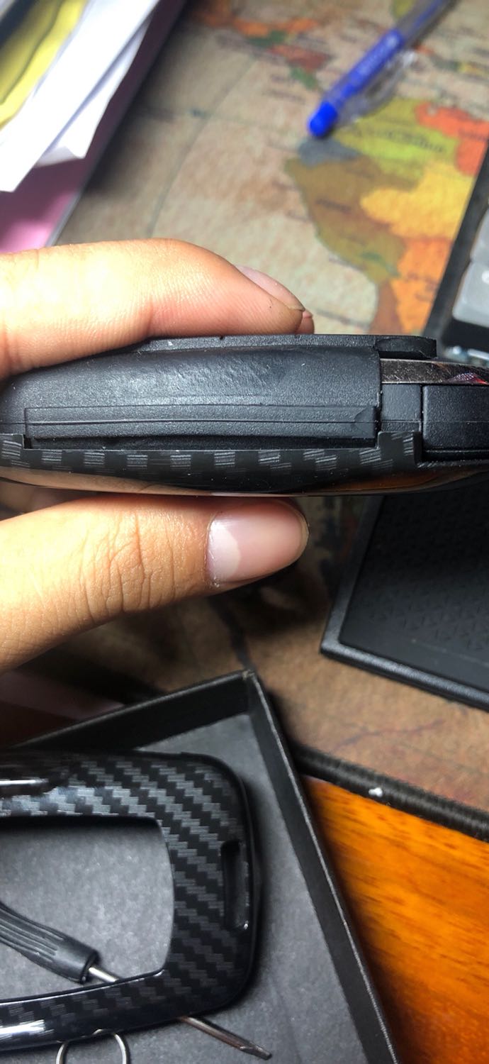 Chất lượng hoàn thiện kém, không vừa với chìa khoá. Dùng không được