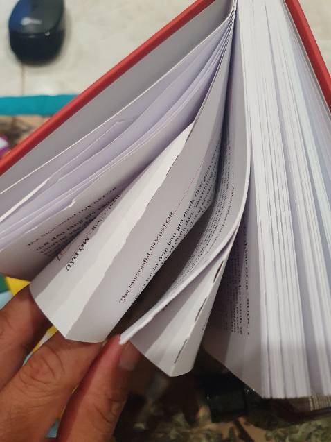 Bỏ 300k ra để đổi lại cuốn sách với chất lượng như vậy là không hài lòng 1 chút nào về chất lượng sách.. Đã rất gét mấy cuốn sách rẻ tiền, chất lượng sách ko đạt yêu cầu nên lựa những đầu sách có giá cả ok rồi. Mà giao sách v thật sự ko hài lòng