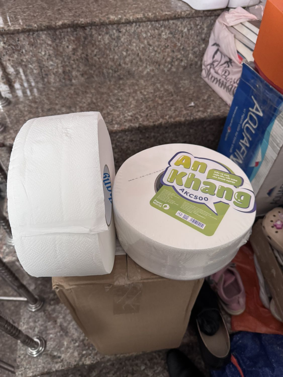 Giao nhanh , đủ số lượng , giấy mềm