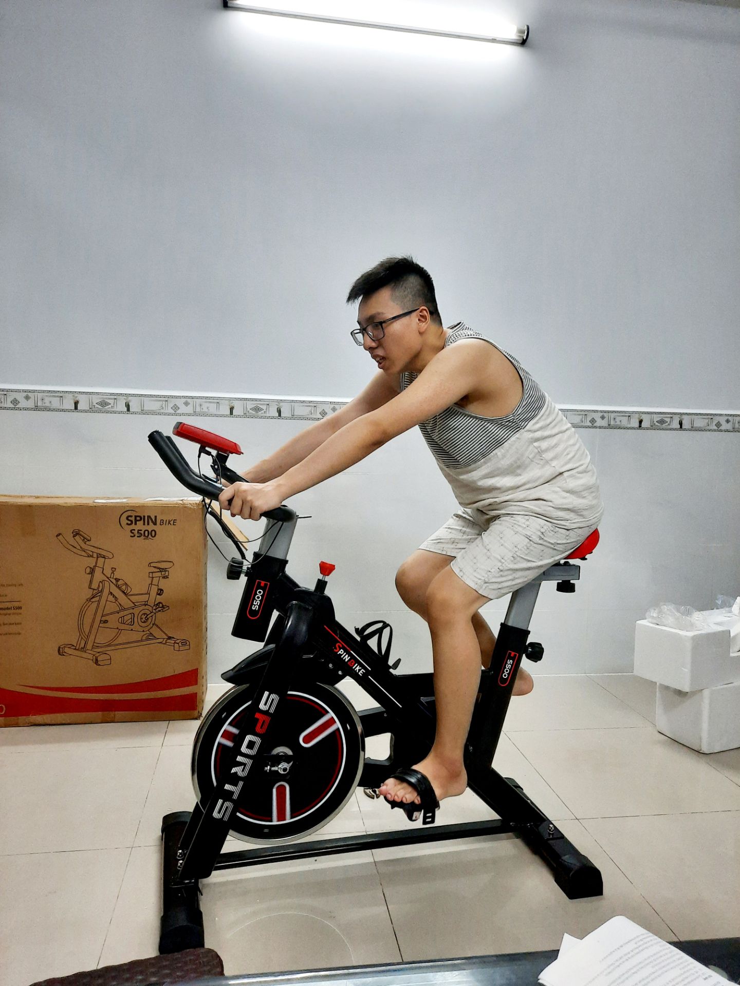 Xe có mẫu mã đẹp, đạp êm, khá hài lòng. Tuy nhiên yên xe ko đc chắc, hơi lắc.
Khi ráp thiếu giá để điện thoại và 1 số con tán. Xe có mẫu mã đẹp, đạp êm, khá hài lòng. Tuy nhiên yên xe ko đc chắc, hơi lắc.
Khi ráp thiếu giá để điện thoại và 1 số con tán.