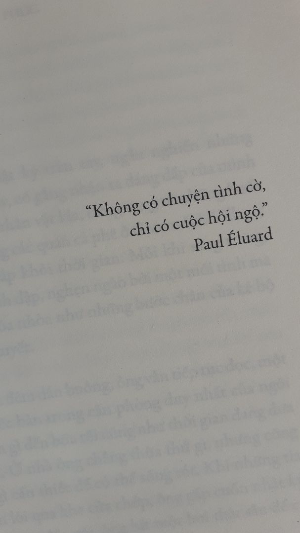 Thành thật mà nói, một cuộc sống hạnh phúc là một điều vô cùng lớn lao mình đang hướng đến trong đời. "Một ý niệm khác về hạnh phúc" đã thu hút mình không chỉ bởi tiêu đề mà còn vì những dòng giới thiệu đầy lôi cuốn. 
Tuy nhiên, trải nghiệm về cuốn sách lại không như mình mong đợi, nếu không muốn nói là có phần thất vọng. Nhìn chung, tác giả xây dựng cốt truyện rất hợp lí, buộc người đọc phải kiên nhẫn đến trang cuối cùng để tìm ra lời giải đáp về các nhân vật trong câu chuyện. Tuy nhiên, cách viết của tác giả viết rất lan man, dài dòng. Đọc hơn nửa cuốn sách nhưng mình vẫn không hiểu những mục đích của cuộc gặp gỡ của Agatha là gì. Chỉ có một vài tình huống cao trào ở phần cuối truyện những nhiêu đó chưa đủ để thoả mãn nhu cầu của mình. Hơn nữa, "cái ý niệm về hạnh phúc" được tác giả đặt tên cho tiêu đề nhưng chỉ nói đến một cách ngắn ngủi ở trang cuối truyện. 
Cá nhân mình thì cuốn sách chỉ nhận được 3/5* (mình đánh giá 5* là vì dịch vụ của Tiki).