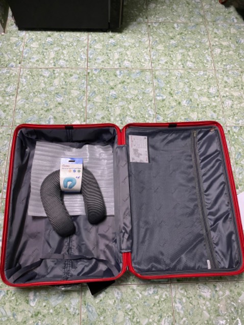 Màu đỏ tươi xinh lắm, mua lúc giảm giá còn tặng thêm gối cổ nên thấy khá đáng đồng tiền. Chưa sử dụng nên chưa biết như thế nào nhưng bề ngoài thì cho 10đ