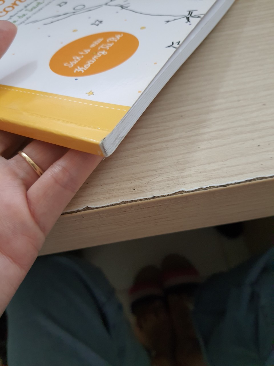 Nay mua hàng tiki giao nhanh, nhưng hộp thì gói ẩu, sách thì dơ không được bọc kiếng như mấy sách mình mua trước đây.