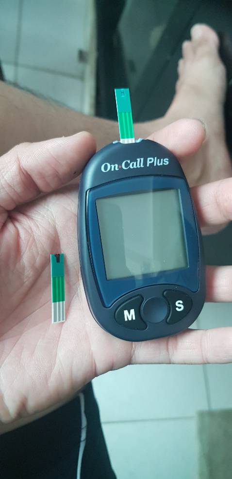 Đã nhận máy, máy lên nguồn, setup xong và gắn chip rồi coi clip hướng dẫn trên youtube+ sách hương dẫn thì gắn que vào không hiện màn hình báo gì cả, đã tháo gắn que thứ 2 vẫn không báo gì. Mong tiki hỗ trợ xử lý sớm