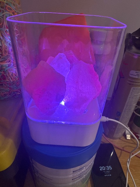 Đúng như hình
Đèn tự chuyển màu