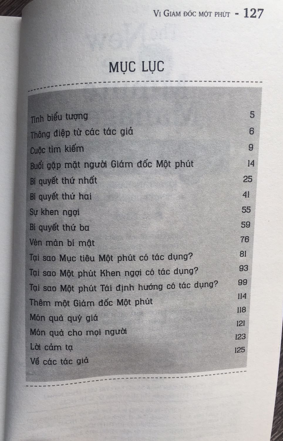 Sách hay dành cho ai muốn phát triển khả năng lãnh đạo và dùng người phù hợp cho từng vị trí. Chỉ có những nhân viên làm việc trong tâm lý thoải mái nhưng đúng khuôn khổ, sếp quản lý rất dễ mà lại được nhân viên tôn trọng, yêu thương và ngưỡng mộ.

Cuốn này mọi người đọc 1h-2h là xong nên thường xuyên đọc và nghiền ngẫm nhé