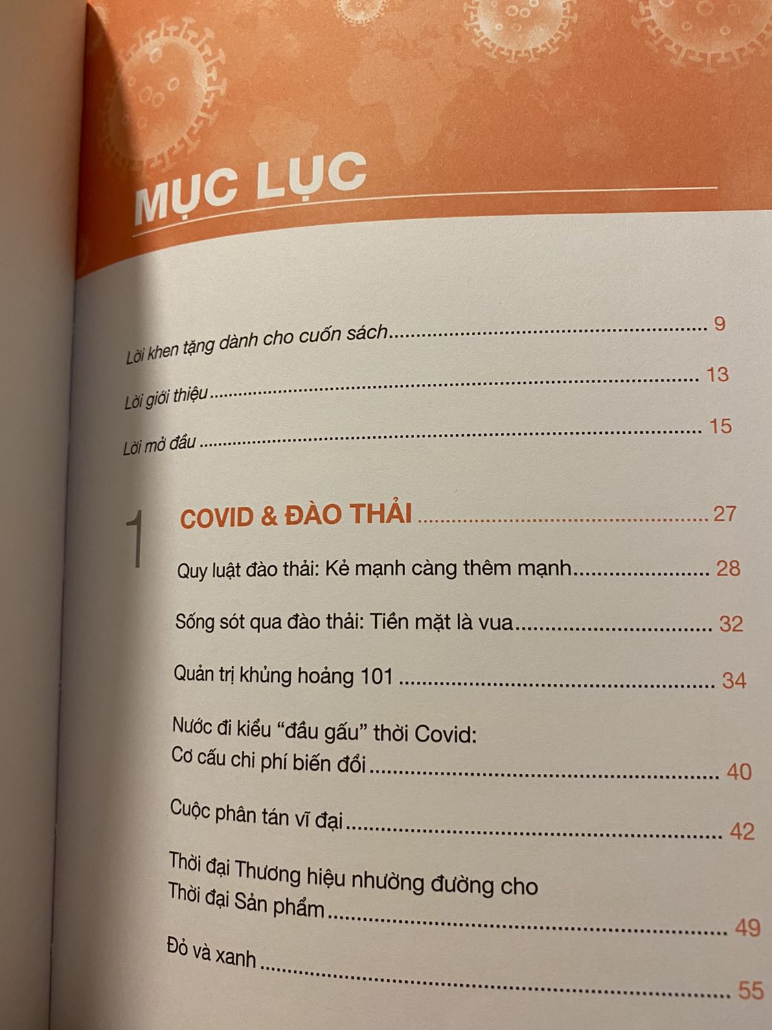 Cá nhân mình là người đã đọc qua rất nhiều cuốn sách best seller thì lại thấy nội dung sách này khá bình thường và thiếu điểm nhấn mới lạ và thú vị. Sách đưa ra nhiều ví dụ thực tiễn về các công ty hàng đầu của Mỹ kèm với tư tưởng chính trị thiên về 1 hướng nên chưa mang tính khách quan.
Nói chung là về hình thức sách khá đẹp, được bao bọc bằng bìa cứng và chất lượng giấy tốt. Còn về phần nội dung thì mình thấy chưa thật sự hấp dẫn lắm.