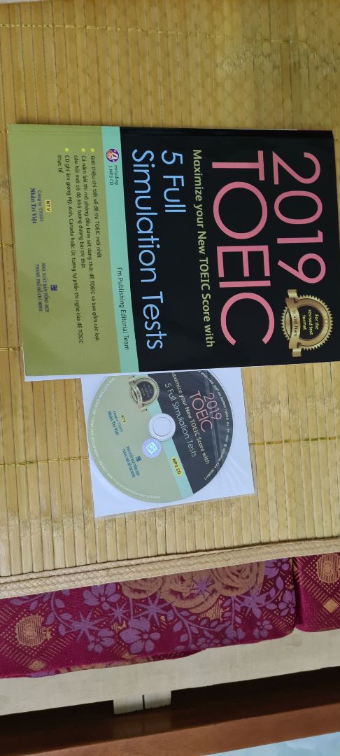 Cực kỳ hài lòng!
Hàng giao quá nhanh, bao gói cẩn thận. Sách như mới dù xuất bản từ 2019. Ngoài cd ra còn quét được QRCode để vào được trang có file nghe và file script, rất tiện lợi với người không có ổ đĩa CD như mình!