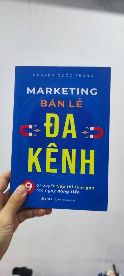 Học được khá nhiều chiến lược marketing đơn giản. Tâm đắc ý tưởng sáng tạo 100 nội dung cho một đối tượng khách hàng. Sẽ cố gắng đọc hết và review tiếp cho mọi người