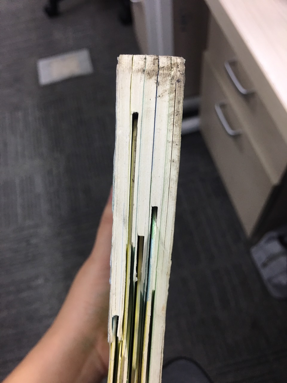 Tôi đã 02 lần gọi điện cho Tiki yêu cầu đổi hàng, bên tiki nói tầm 2-3 ngày sẽ có nhân viên tới lấy và đổi cho tôi.
Vậy mà gần 10 ngày thôi. tôi ko thấy một cuộc gọi lấy hàng về nào của tiki.
Mong các bạn xem xét lại. Tôi mua hàng tiki rất nhiều, nhưng đây là lần đầu nhận được 1 quyển sách nó tệ đến thế, cực kỳ bẩn và rách.