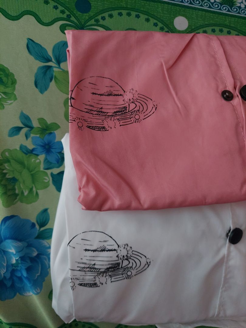 áo đẹp nhưng nhìn áo không giống trong ảnh, áo quá mỏng nhìn như bịch nilon, đem giặt máy chắc hư cái áo luôn quá, họa tiết sắp mất