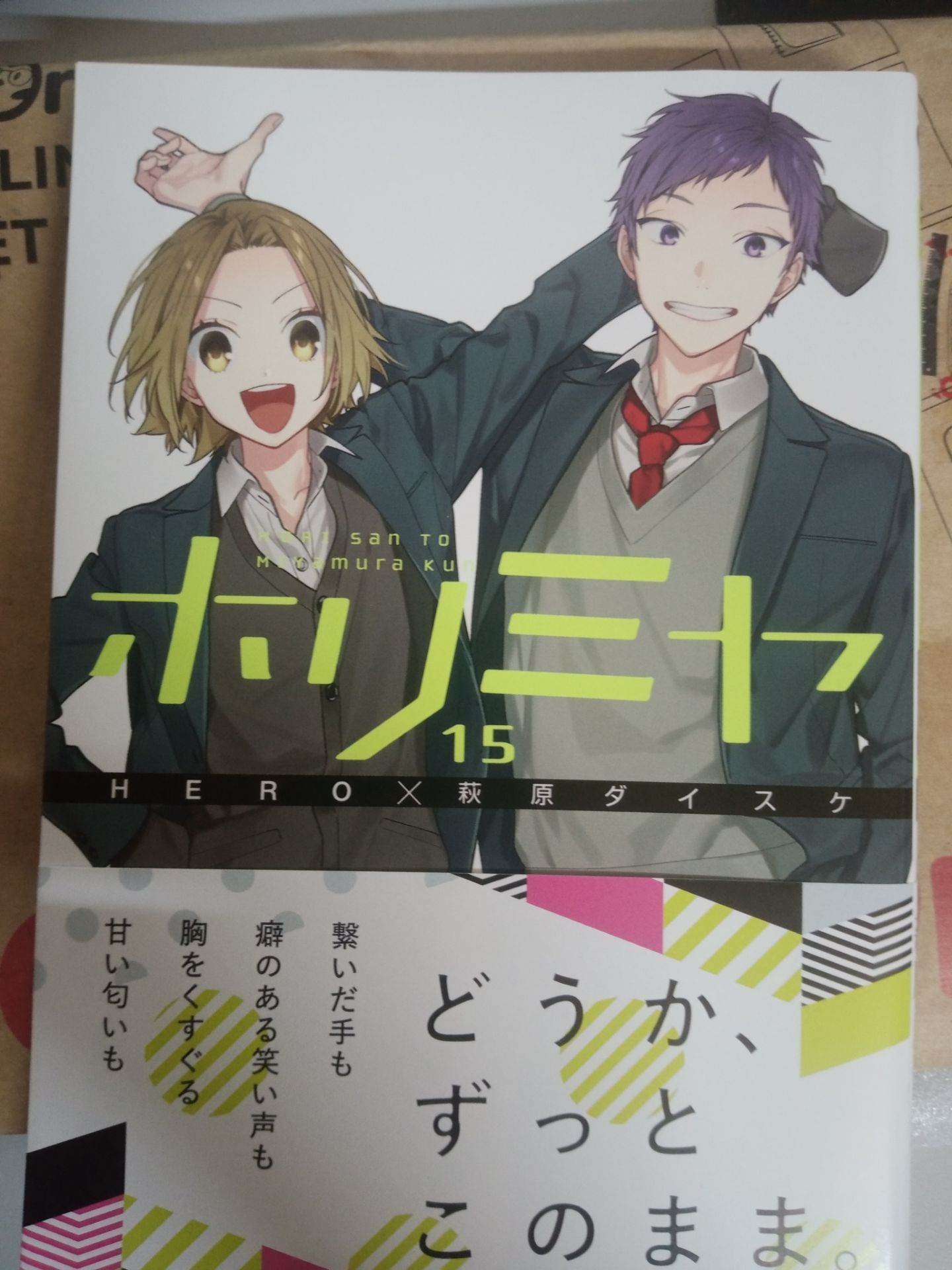 Do phần gáy như hình (5) nên mình có hơi khó chịu nhưng vẫn ổn, có bọc seal, đóng gói bên fahasa làm mình cũng yên tâm