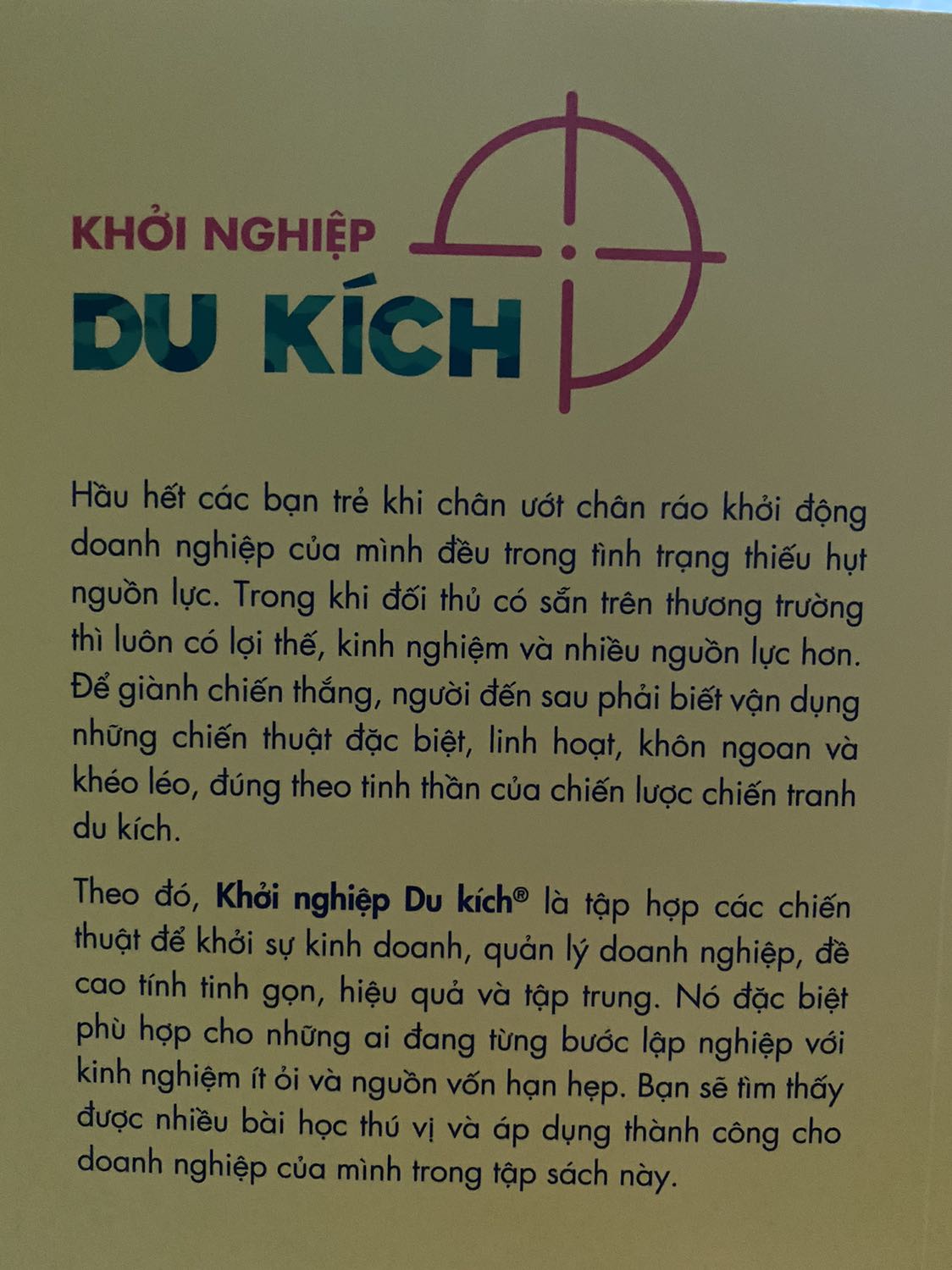 Nguồn vốn là vấn đề mà nhiều người thường băn khoăn khi có ý định khởi nghiệp. Hầu hết mọi người luôn gặp khó khăn trong quá trình gọi vốn và không biết cách sử dụng nguồn vốn đó để vận hành doanh nghiệp sao cho hiệu quả. Cuốn sách này có thể xem như là câu chuyện khởi nghiệp của tác giả, chứa đựng nhiều kinh nghiệm thực tế mà chính tác giả đã đúc kết được sau 15 năm kinh doanh trong ngành bán lẻ. Người thật viết việc thật, với văn phong gần gũi và câu từ dễ hiểu chắc chắn, người đọc sẽ dễ dàng cảm nhận được những kinh nghiệm mà anh muốn truyền tải.