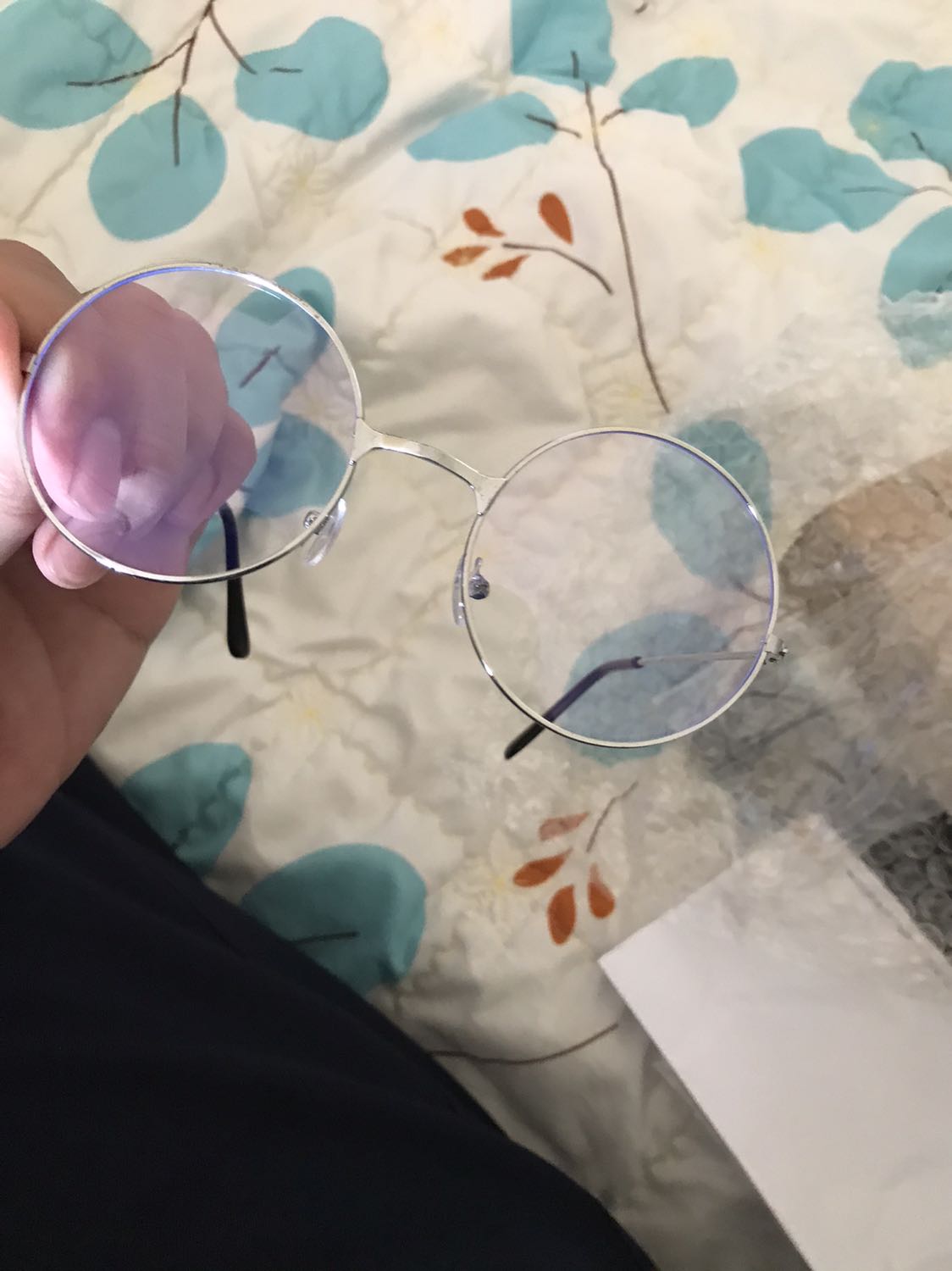 Kính nhựa bị han phần gọng