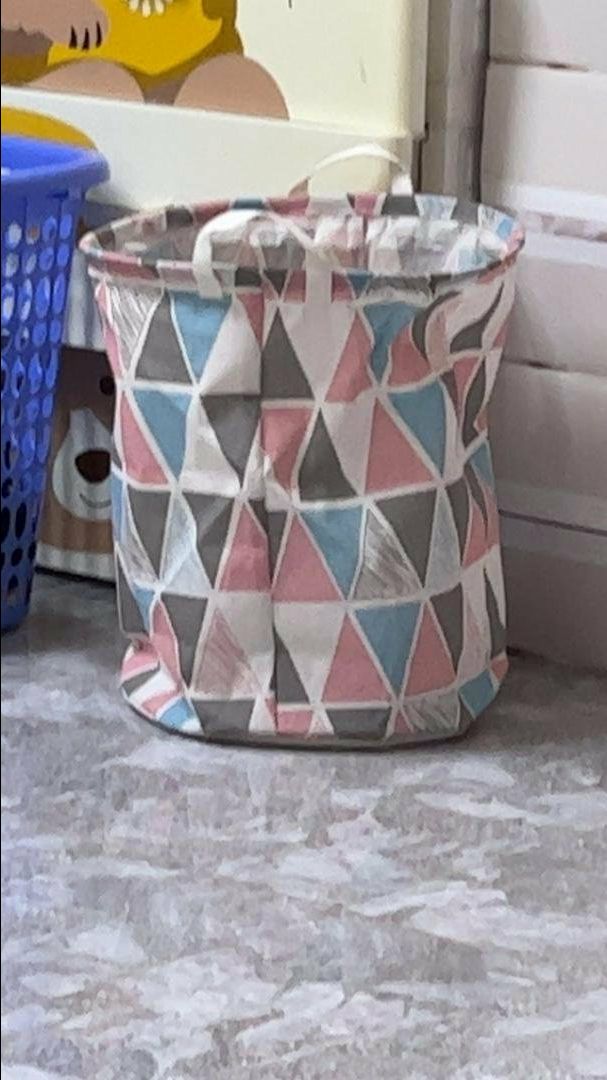 Mình dùng đựng quần áo thay ra chờ giặt, khá to nha các bác, vải cũng dày nè, form khá đẹp mắt