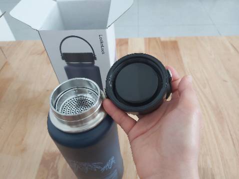 Màu đẹp, chắc chắn, dung tích lớn tha hồ đựng nước