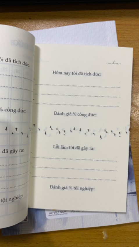 Được tặng sổ tay tích tập phúc đức 😂.