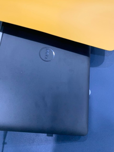 Rất bám bàn, bề mặt láng mịn.
Hai mặt tiện dụng. Rất dễ đi chuột.
Giá cả hợp lý rất đáng mua.