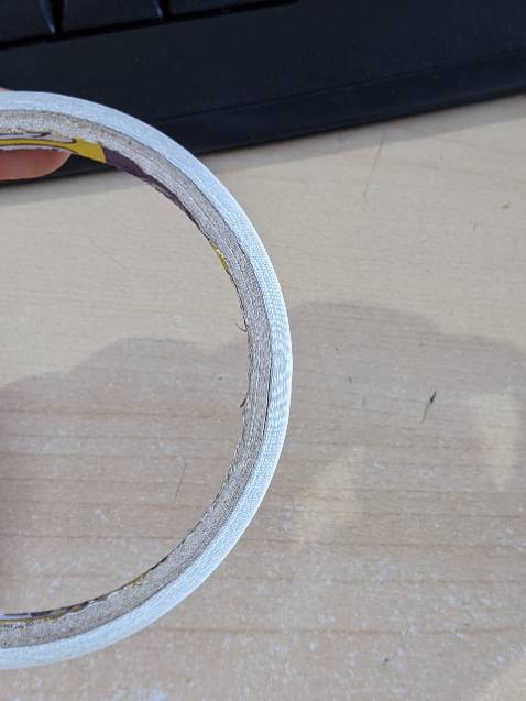 Sản phẩm đúng như hình, có điều giao quá chậm, nhà bán chuẩn bị cực chậm, giao trễ so với dự kiến, băng keo quá cũ, 2 mặt nhưng chỉ sử dụng được một mặt, mặt còn lại tháo cách nào cũng không ra, do quá cũ đã hư keo hết 1 mặt.