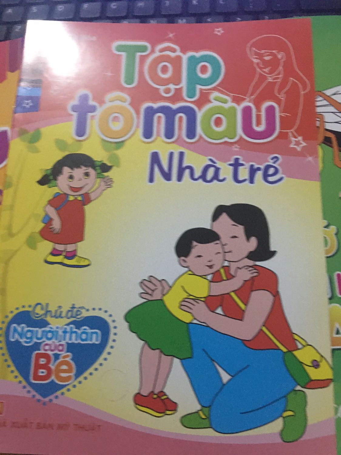 Mua rất nhiều về, bọn trẻ rất thích ham lắm, tranh nhau rùi vẽ tối ngày