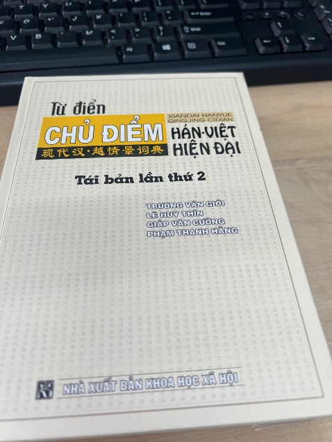 Sách đóng bìa ngược, sự cẩu thả từ khâu sản xuất, kiểm định chất lượng  cho đến người bán hàng… cứ vậy mà nhắm mắt giao cho khách được à?