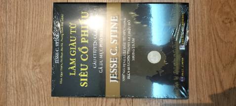 Một cuốn sách tuyệt vời. Nội dung rất hay, phù hợp cho những nhà đầu tư đã có kiến thức cơ bản muốn nâng cao trình độ giao dịch. Chất lượng dịch tốt, đúng ngôn ngữ tài chính, dễ hiểu. Sách in bị lỗi một chút khi chương 12 phần tiêu đề phía trên lại ghi là chương 11, nhưng không ảnh hưởng tới nội dung.