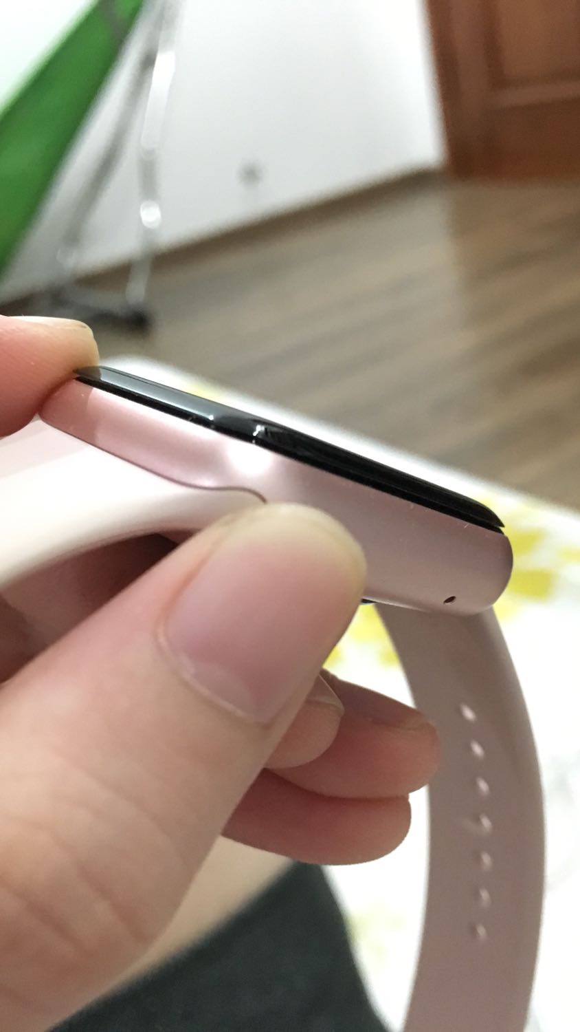 Kính cường lực không quá dày 
Dễ sử dụng 
Nhưng mà để hết bóng khí thì không đc