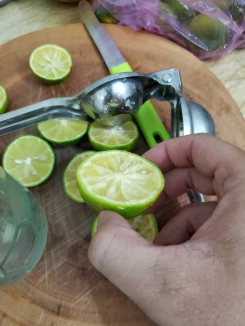 rất tệ nha mọi người. đừng mua kẻo mất tiền. chất lượng sản phẩm rất kém. không ép ra nước được, ép chanh còn i nguyên, thanh nhôm ộp ẹp