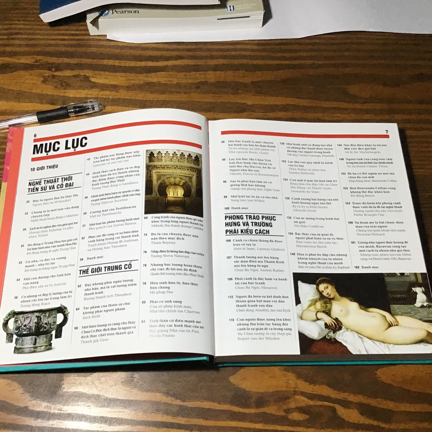 Ôi mình thích lắm, săn sale siêu sốc.  Đây là quyển sách sâu xa, ko chỉ nói về một vài chủ điểm tranh nghệ thuật của từng thời kỳ xuyên suốt chiều dài lịch sử, mà còn nói về các ý thức hệ, xã hội, chính trị, kỹ thuật của từng thời kỳ đã góp phần tạo nên sự phát triển của các tác phẩm như thế nào. Ko chỉ nghiên cứu về tác phẩm, bạn còn đc biết thêm về xã hội và thời đại mà người nghệ sỹ đó sống.