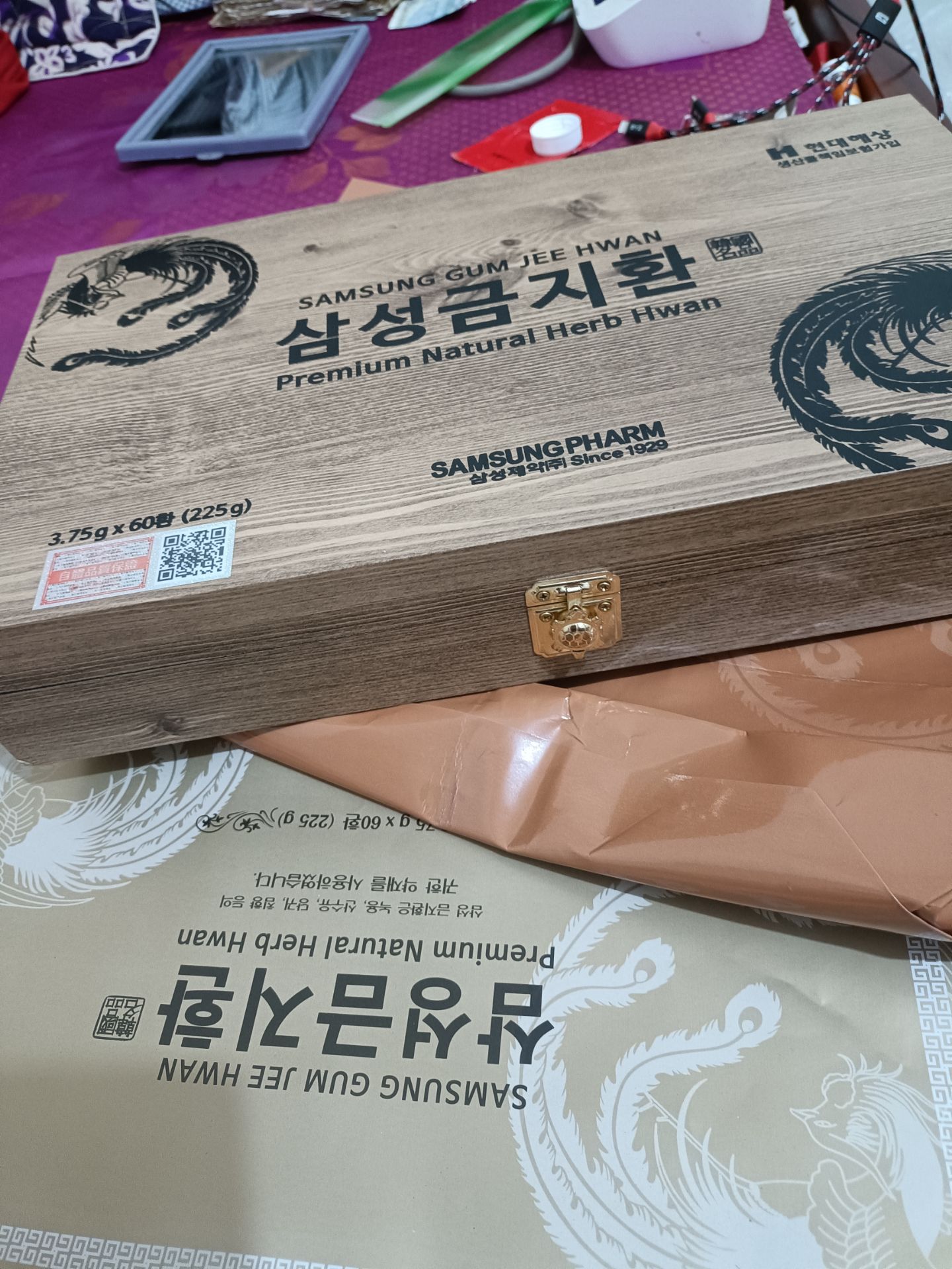 giao hàng hộp tháo tem cả các nút khóa hở hết không biết hàng giả hay hàng thật nữa