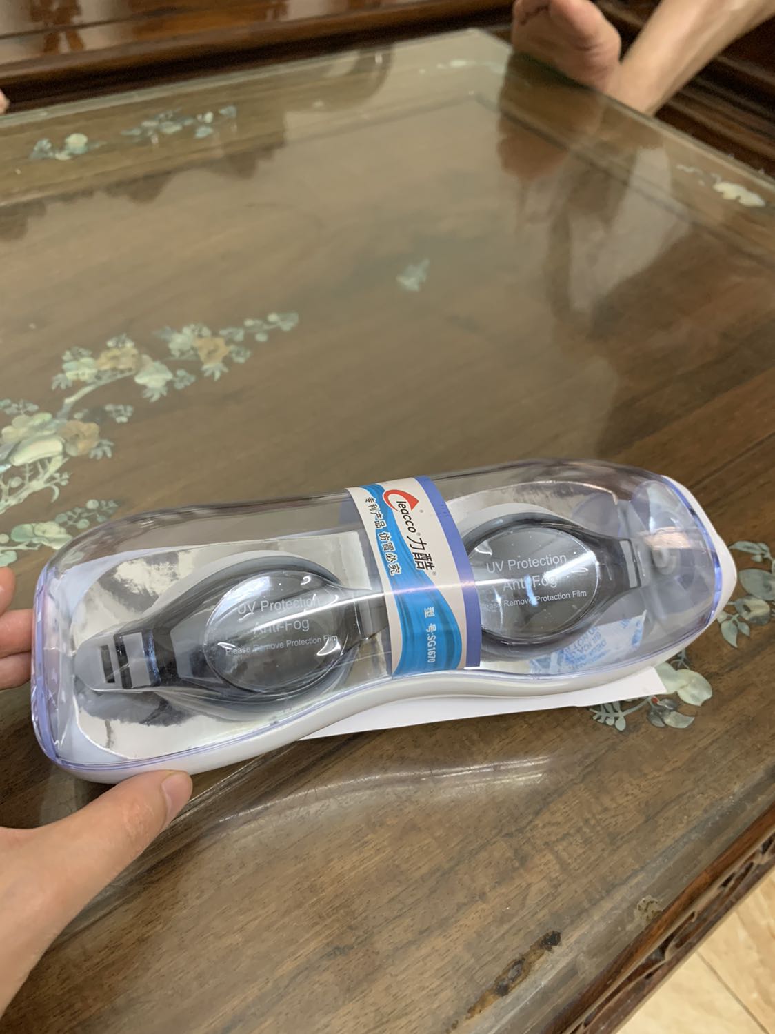 Shop tư vấn siêu nhiệt tình. Phần dây đeo cao su không bị mùi. Mình mới dùng lần đầu không biết cách nới dây đc shop inbox video từng bước một luôn. Rất hài lòng. Chúc shop buôn bán đắt hàng. Sẽ review thêm sau khi bơi Shop tư vấn siêu nhiệt tình. Phần dây đeo cao su không bị mùi. Mình mới dùng lần đầu không biết cách nới dây đc shop inbox video từng bước một luôn. Rất hài lòng. Chúc shop buôn bán đắt hàng. Sẽ review thêm sau khi bơi