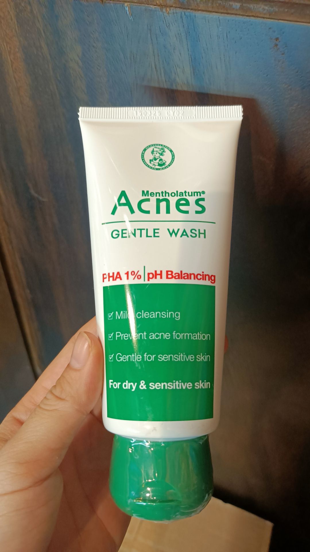 Shop đóng gói siêu kĩ, giao hàng cũng nhanh nữa. Mình hay rửa mặt 2 lần sáng vs tối thì thấy da mềm, ko bị khô sau khi rửa. Mà da vẫn sạch nha. Dùng thêm thời gian để trị mụn triệt để luôn là xinh ^^ Shop đóng gói siêu kĩ, giao hàng cũng nhanh nữa. Mình hay rửa mặt 2 lần sáng vs tối thì thấy da mềm, ko bị khô sau khi rửa. Mà da vẫn sạch nha. Dùng thêm thời gian để trị mụn triệt để luôn là xinh ^^