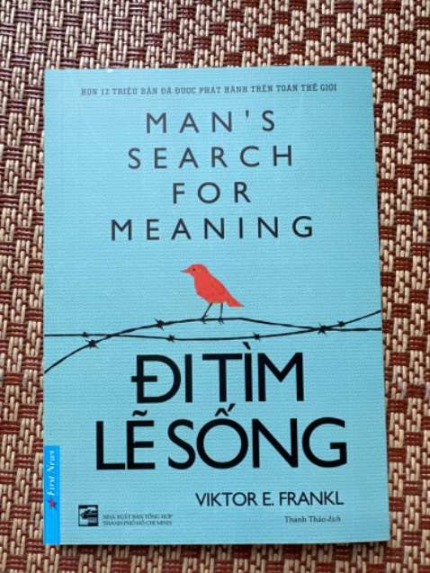 Đóng hàng rất chắc chắn và đẹp. Sách đến tay còn nguyên vẹn. Rất  thích các sách do First News xuất bản. Lý do mình mua cuốn “Đi tìm lẽ sống này” là vì mình muốn biết rằng tại sao ở nơi địa ngục như Trại tập trung của Đức Quốc Xã mà con người vẫn có thể tiếp tục sống. Niềm tin khiến họ cố gắng là gì? Ý nghĩa cuộc sống là sao. Một quyển sách đáng để đọc