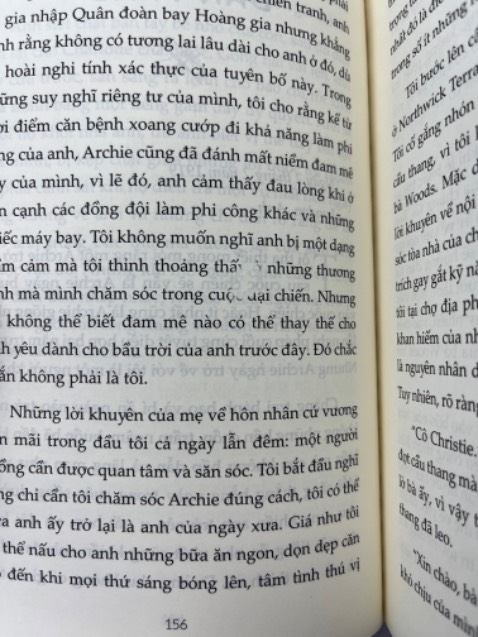 Nội dung hấp dẫn
Mình chưa đọc đến kết nên chưa rõ sẽ ntn
Tuy nhiên đang đọc và khó chịu về chất lượng sách. Lỗi in ấn có rất nhiều chỗ bị mất chữ (hình gửi kèm) thành ra trải nghiệm đọc cuốn sách này tệ