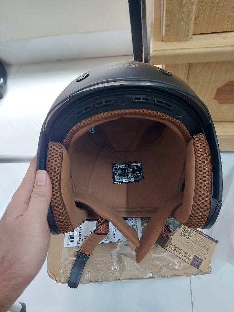 Giao hàng nhanh, sớm hơn 1 ngày. Mũ đẹp, chắc chắn, có thể tháo lớp vải lót để giặt. 2 miếng ốp bên tai chưa được hoàn thiện lắm. Nên có thêm size XXL trên tiki để người dùng có nhiều lựa chọn hơn.