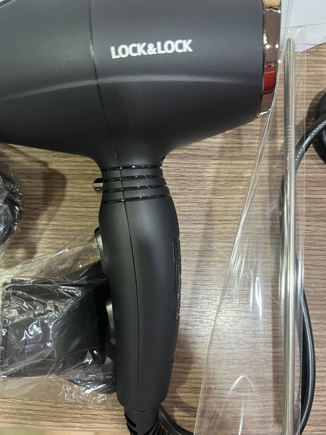 Máy cầm nặng tay , có kèm mấy đầu để thay đổi. Sp ok