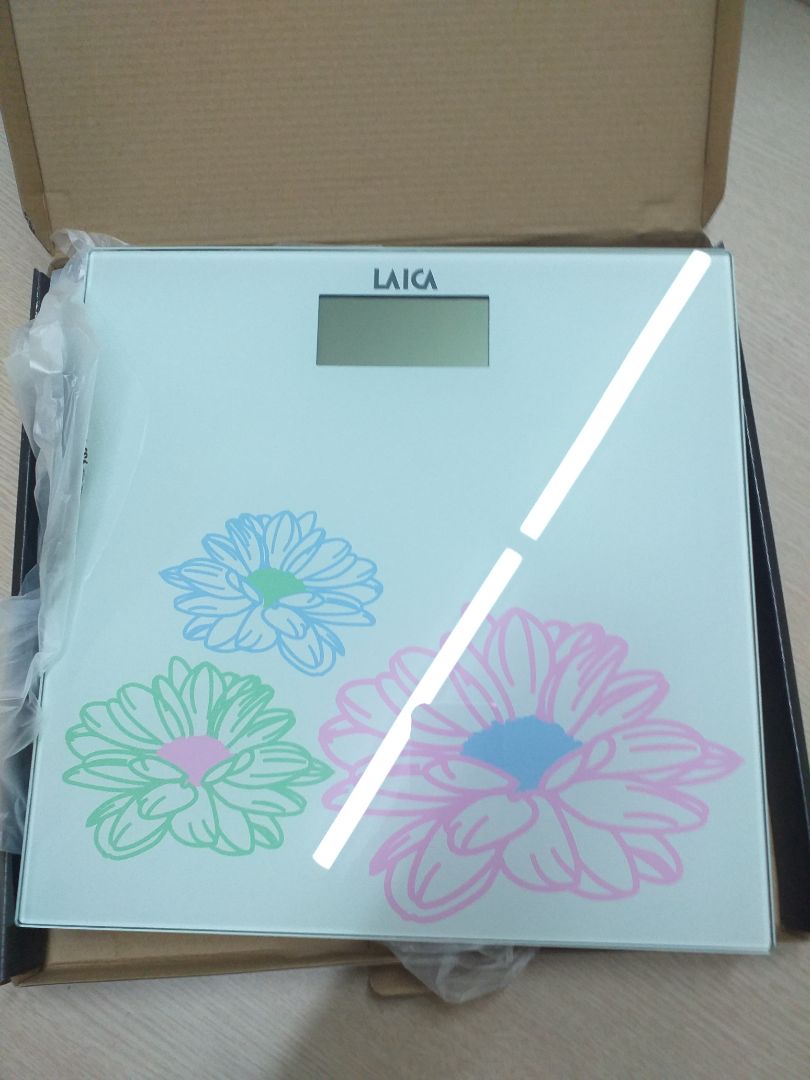 Hàng chính hãng, giao hàng nhanh. Cân chuẩn giống cân cũ cũng của Laica