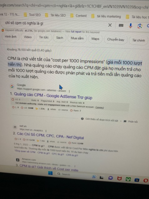 không phải bắt bẻ gì nhưng đọc thấy sai chính tả khá nhiều mọi người nên cân nhắc lại trước khi mua và mình mới đoạn đầu nhưng có phần sai so với mình học và mình cx có search lại thì sách giải thích chỉ số sai ( CPM- trong sách ghi là chi phí/ số lần quảng cáo xuất hiện ). còn ảnh là kết quả từ gg mn có thể xem nhé