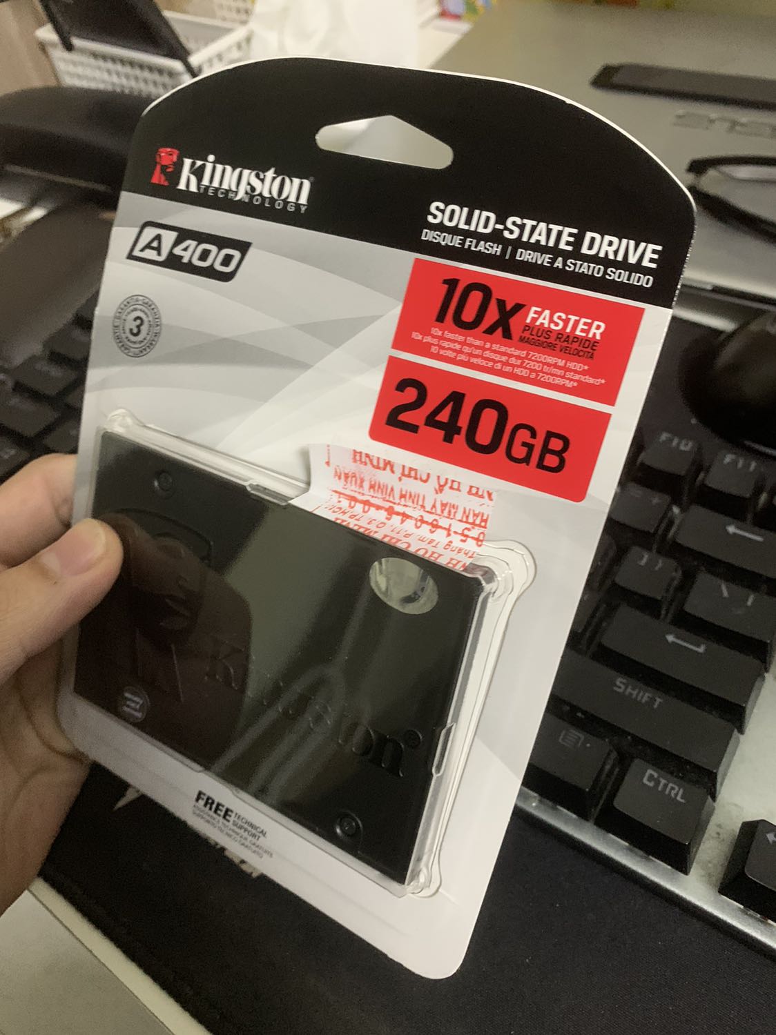 Bỏ tiền ra mua hàng mới mà nhận về hàng như này. Vỏ bị rạch nham nhở, seal che chân tiếp xúc thì bị lột ra. Cho hỏi đây là hàng shop đã bỏ ra dùng xong mới bán lại cho khách hay như nào? Trading mà k cải thiện còn làm ăn như này mất hết khách. Thân ái! Bỏ tiền ra mua hàng mới mà nhận về hàng như này. Vỏ bị rạch nham nhở, seal che chân tiếp xúc thì bị lột ra. Cho hỏi đây là hàng shop đã bỏ ra dùng xong mới bán lại cho khách hay như nào? Trading mà k cải thiện còn làm ăn như này mất hết khách. Thân ái!