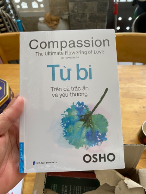 giao hàng trước dự kiến, bìa mềm chứ không phải bìa cứng như mô tả giao hàng trước dự kiến, bìa mềm chứ không phải bìa cứng như mô tả