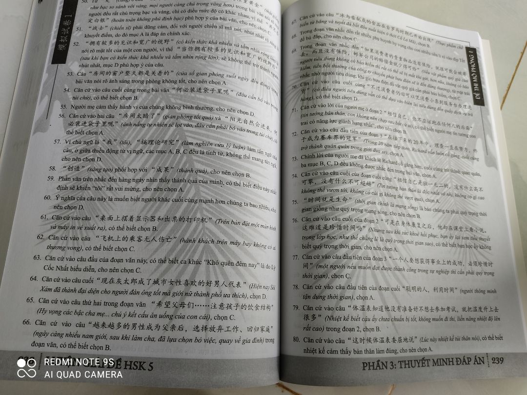 Sách hay, hướng dẫn mẹo làm bài chi tiết, giải thích đáp án kỹ, bài tập phong phú.