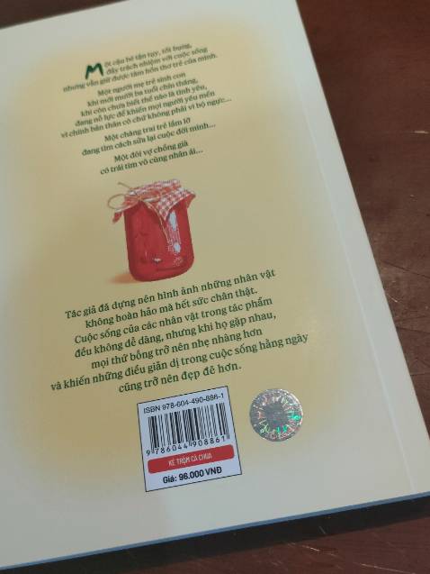huhu, bìa dễ thương xĩu, sốp đóng gói kĩ nên sách ko bị df mà mới tinh luôn. Tui săn được giá cũng tốt nên rất hài lòng luôn ạ, đáng mua để đọc thử nhee~