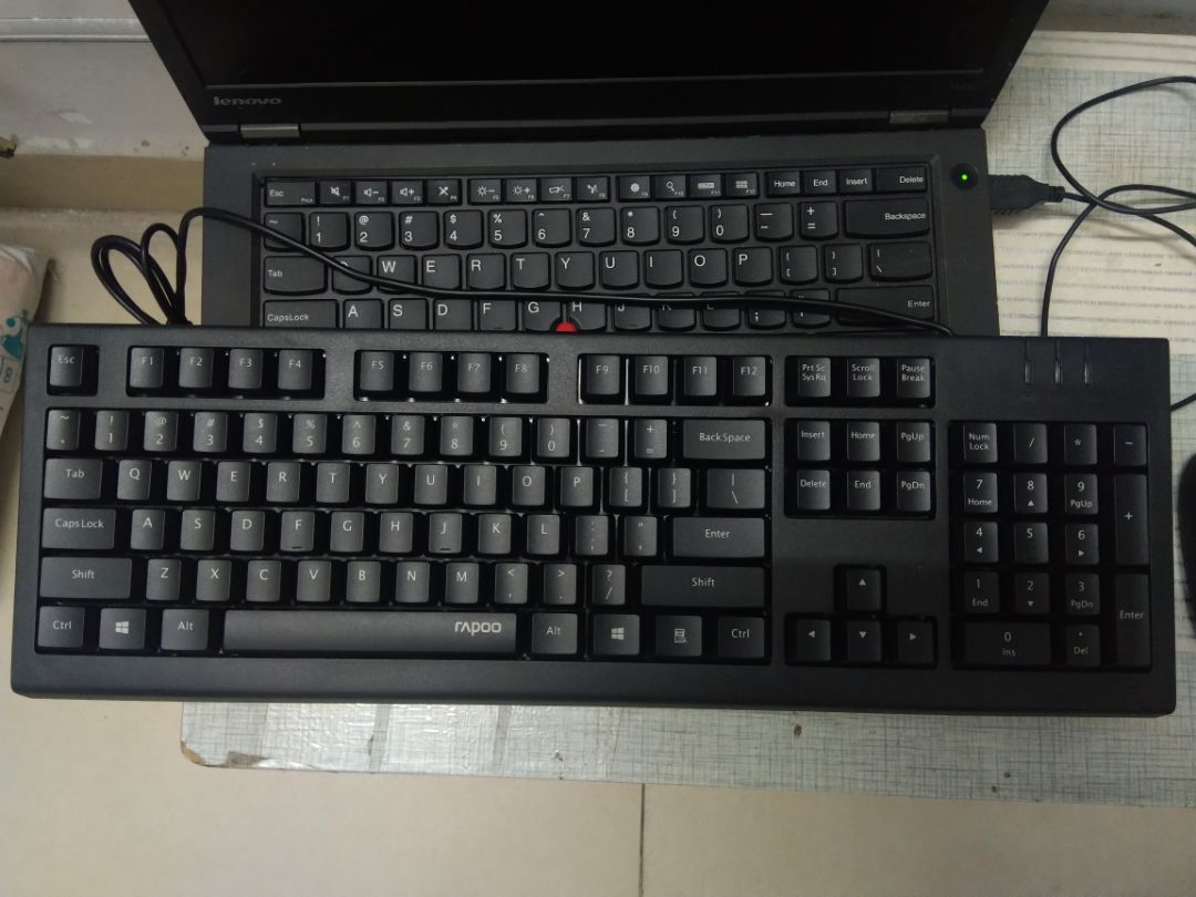 Sản phẩm chính hãng. Phím gõ rất nhẹ tay và nhạy. vote cho shop và sp nha