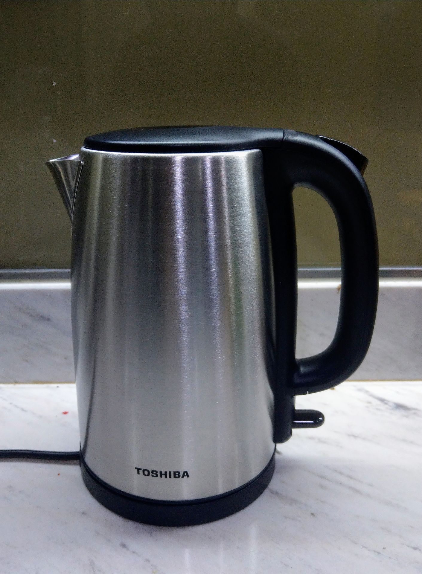 Sản phẩm thiết kế đẹp, gia công sắc xảo. Thời gian đun sôi khá nhanh. Dòng ấm Toshiba này hiệu quả với tầm giá. Shop giao hàng nhanh chóng, đóng gói kỹ càng.