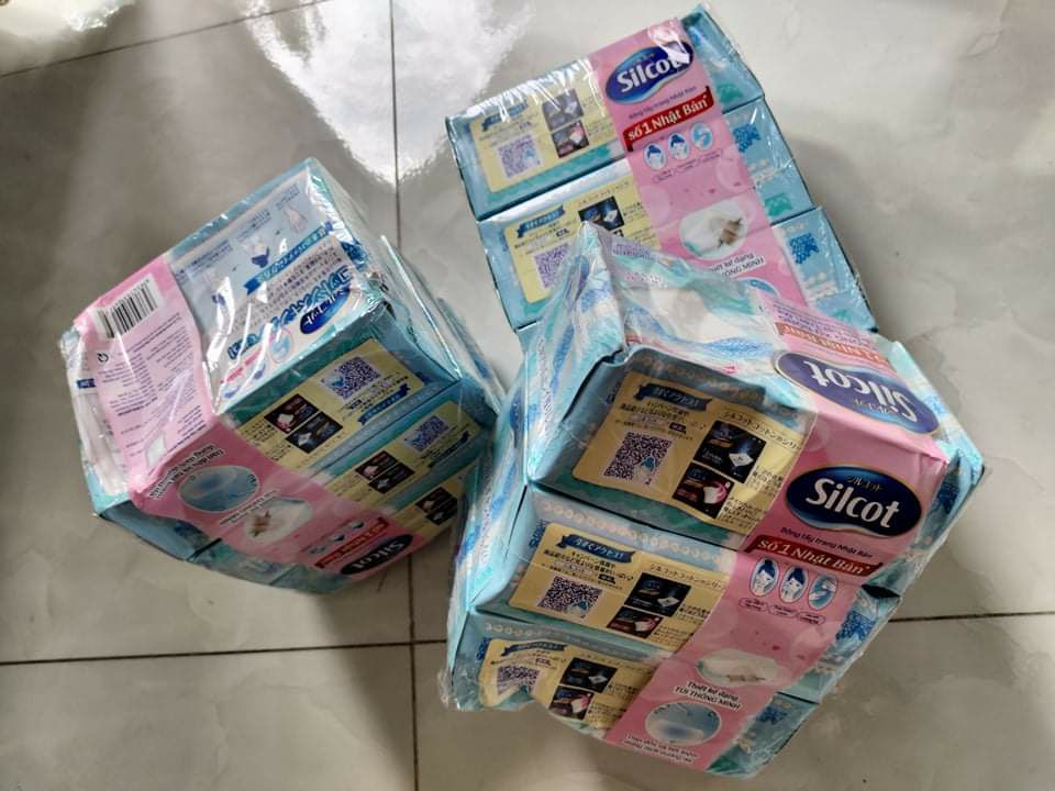 Tiki nghĩ gì khi silcot mỏng manh lại k có nổi 1 cái hộp, quấn màng bọc thực phẩm để rồi như thế này. Nhờ ng nhận dùm nên không biết, mua tặng bạn mà như vầy rồi sao tặng?. Đề nghị tiki cho trả hàng. Rất k hài lòng về dịch vụ lần này!