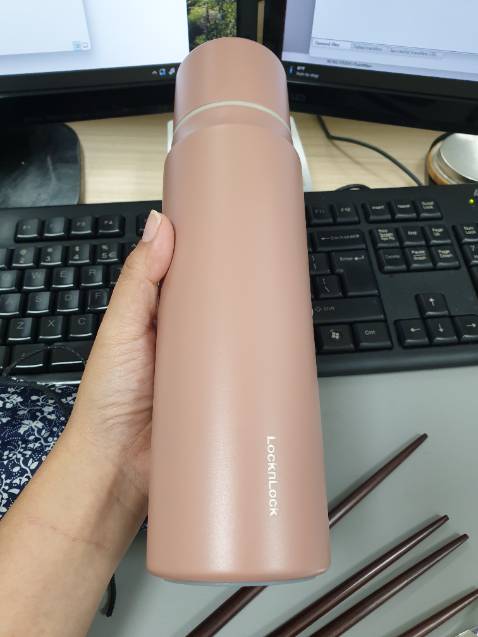 hàng lock lock thì ok rồi. nắp làm ly uống tiện