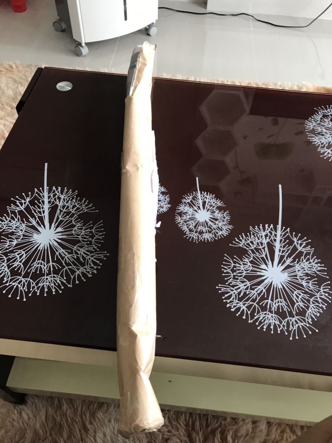 Đóng gói bị nát keo ko ăn. Nói chung là ko hài lòng và thấy hơi phí tiền. Gói keo kèm theo cũng chẳng biết pha thế nào là 1 ít