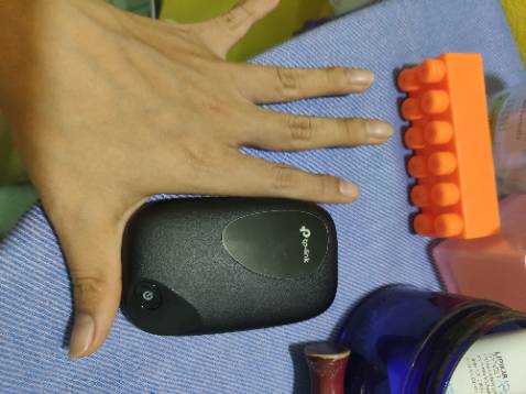 Thiết kế nhỏ gọn
Kết nối ban đầu rất khó, hay do điện thoại của mình. Mình ko thấy nó tự kết nối.
Khi máy phát wifi sẽ bị nóng lên kha khá. Sợ nổ lắm cơ.
Shop cho hỏi bảo hành như nào, từ ngày nào?