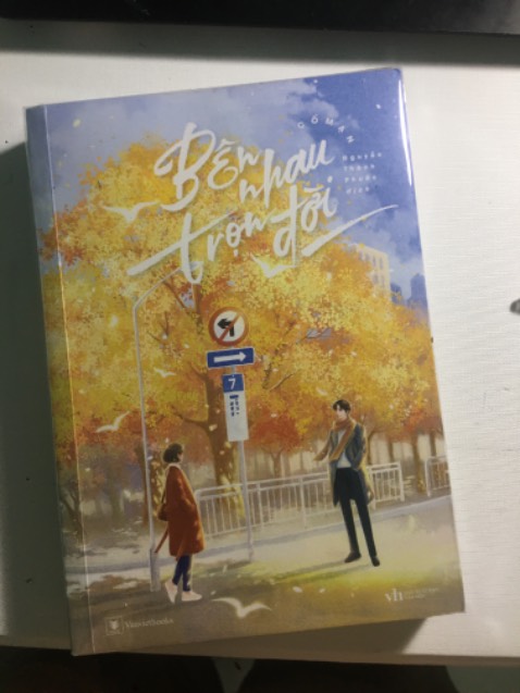 Em chẳng hề tin vào thứ gọi là tình yêu sét đánh cho đến khi em gặp anh. Khi thấy anh, trái tim em bỗng lỡ một nhịp, em quá đỗi ngỡ ngàng trước vẻ đẹp thu hút lôi cuốn ng khác của anh. Em đã gặp rất nhiều người, nhưng em đối với họ chẳng hề nảy sinh tâm ý gì cả. Mãi đến khi em gặp anh, em mới nhận thấy rằng, duyên đến muộn một chút cũng được, miễn sao đúng người thì muộn một chút cũng đâu có sao.