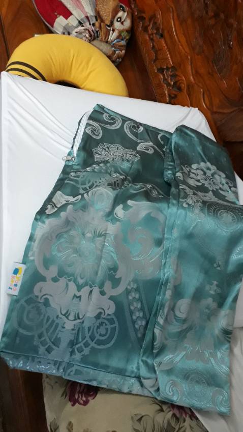 Đặt hàng màu xanh tím than, mà shop giao màu xanh. Trước giờ mua hàng trên tiki rất uy tín, mà nay gặp shop bán hàng kiểu này. Nếu hết màu xanh tím than thì nhắn tin báo khách biết. Đằng này vẫn để phiếu mua hàng vô hộp đóng kiện, mà lại đổi màu của khách đặt. Cho shop 1 sao nhé. Chắc ko có mua lần 2 nữa đâu.